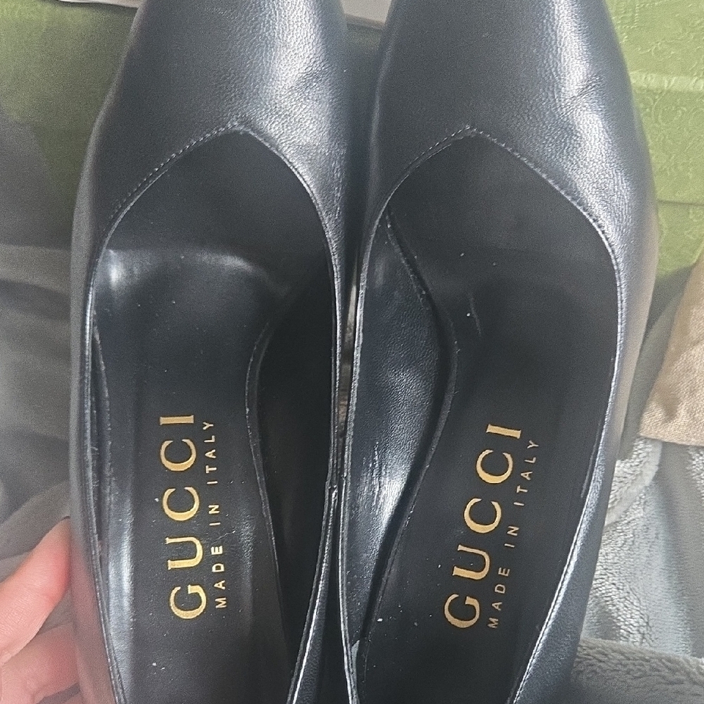 Authentic Gucci Black Leather Pointed Toe Pumps with Gold Stiletto Heels - Picture 4 of 4